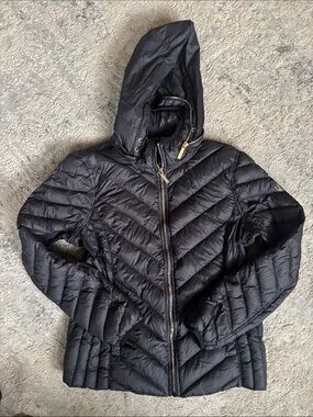 MICHAEL Michael Kors Black Chevron Quilted Hooded Puffer packable